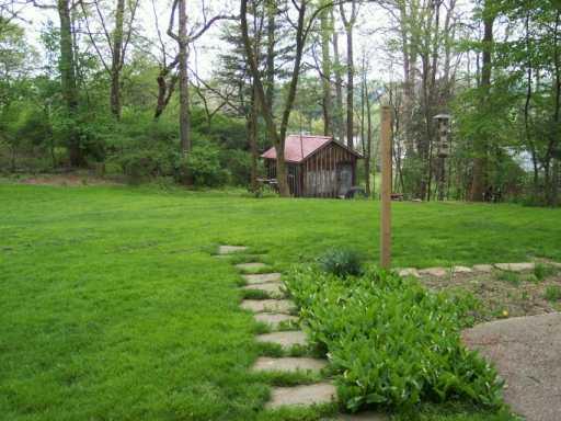 8345 Tanglewood Road Pittsburgh, PA 15237 - Photo 5 of 8 Yard/Garden.