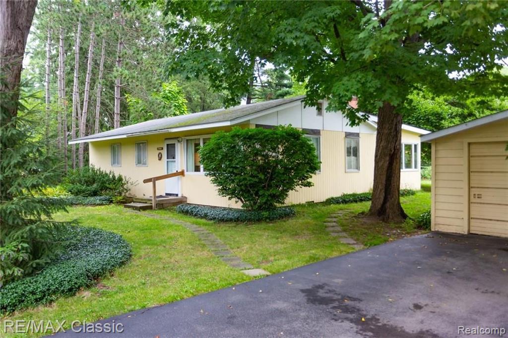 17888 Beck Road Northville, MI 48168 - Photo 2 of 31