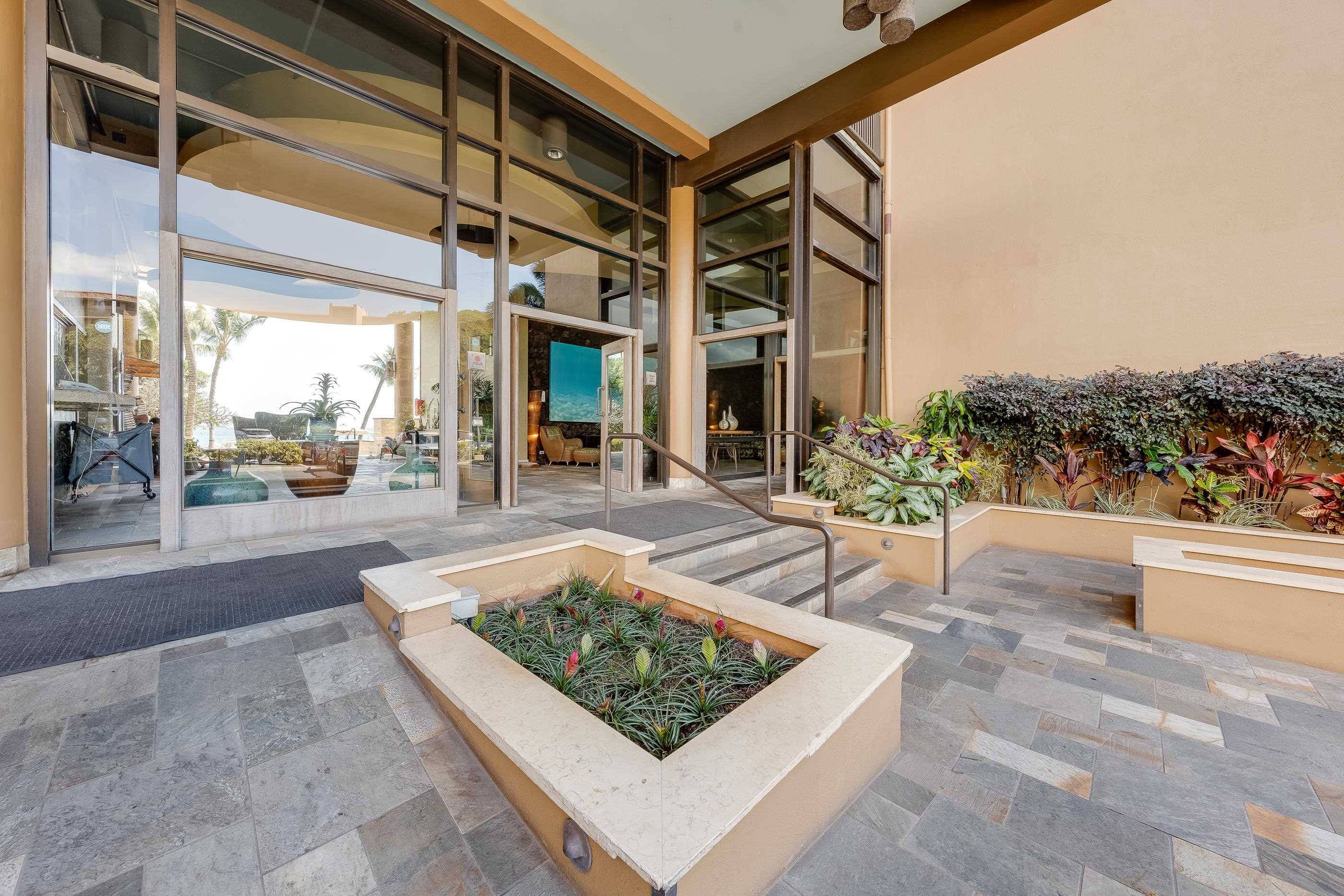 2960 South Kihei Road, Unit 310 Kihei, HI 96753 - Photo 33 of 35 a view of a living room and a outdoor space