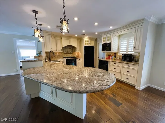 $4,995 | 5328 South Topaz Street, Las Vegas, NV 89120