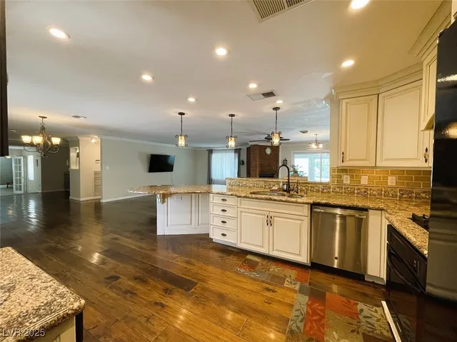 $4,995 | 5328 South Topaz Street, Las Vegas, NV 89120