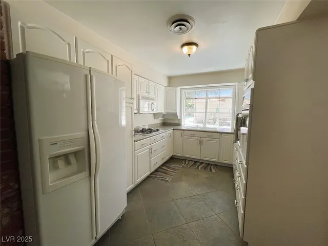 $4,995 | 5328 South Topaz Street, Las Vegas, NV 89120