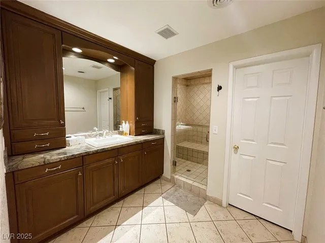 $4,995 | 5328 South Topaz Street, Las Vegas, NV 89120