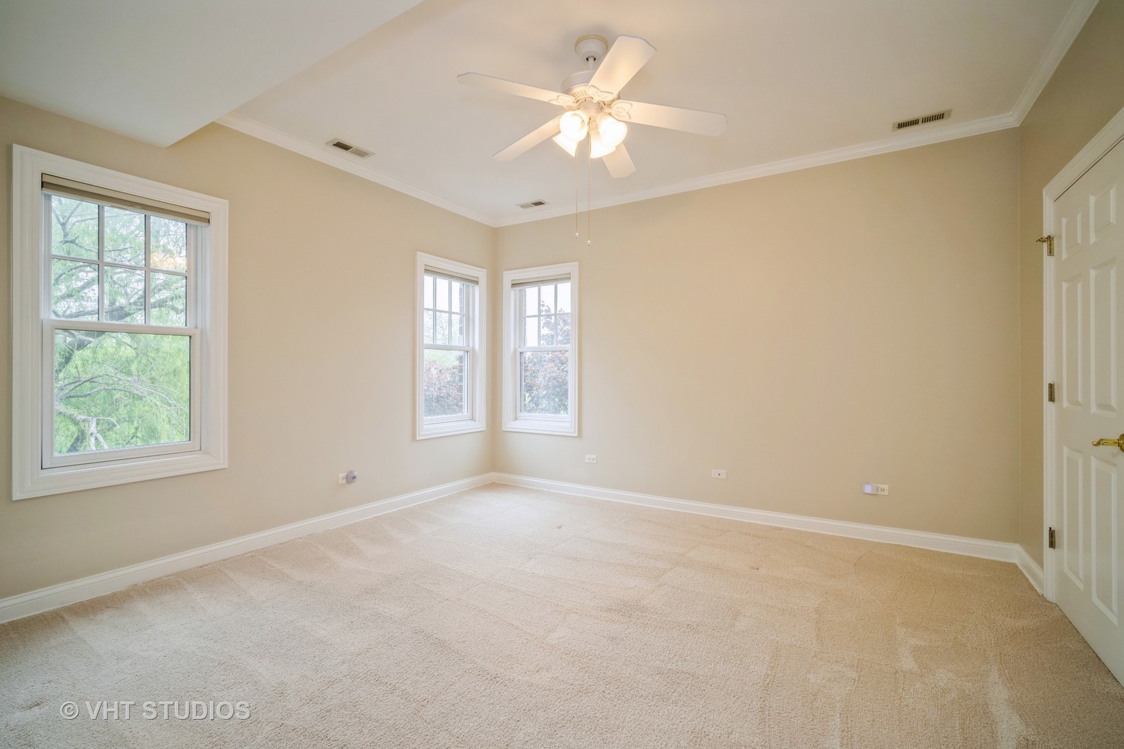 2365 Waukegan Road, Unit 3D Northbrook, IL 60062 - Photo 14 of 21 a view of an empty room with a window