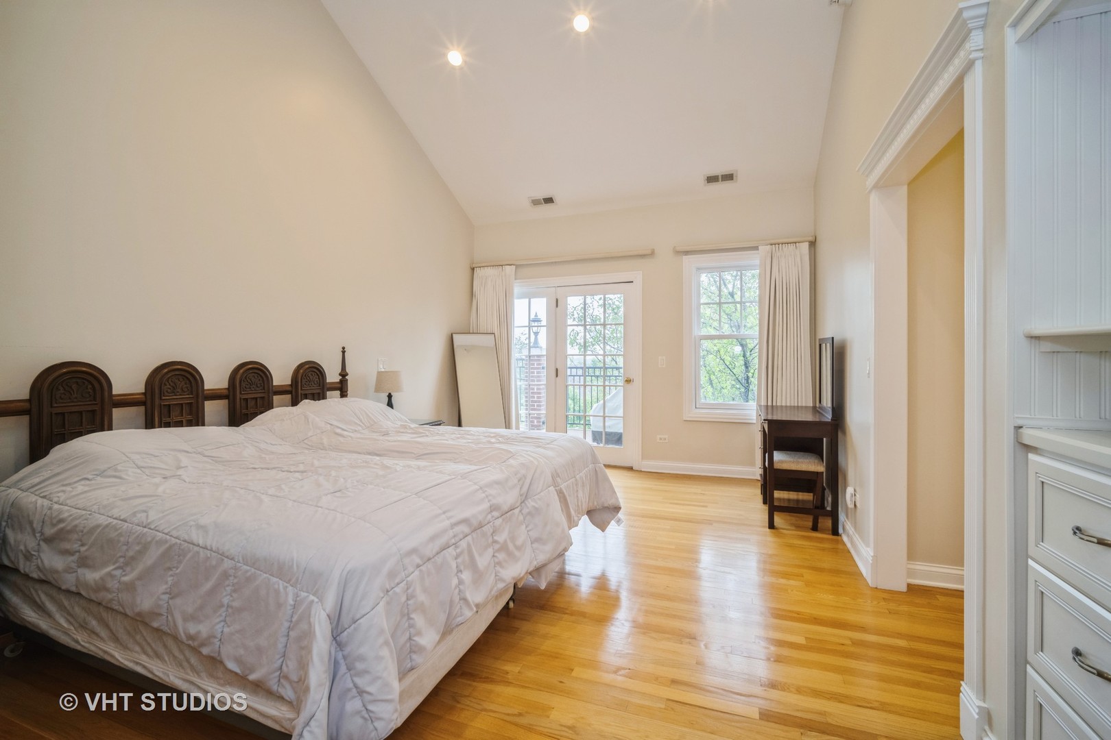 2365 Waukegan Road, Unit 3D Northbrook, IL 60062 - Photo 15 of 21 a spacious bedroom with a bed and wooden floor
