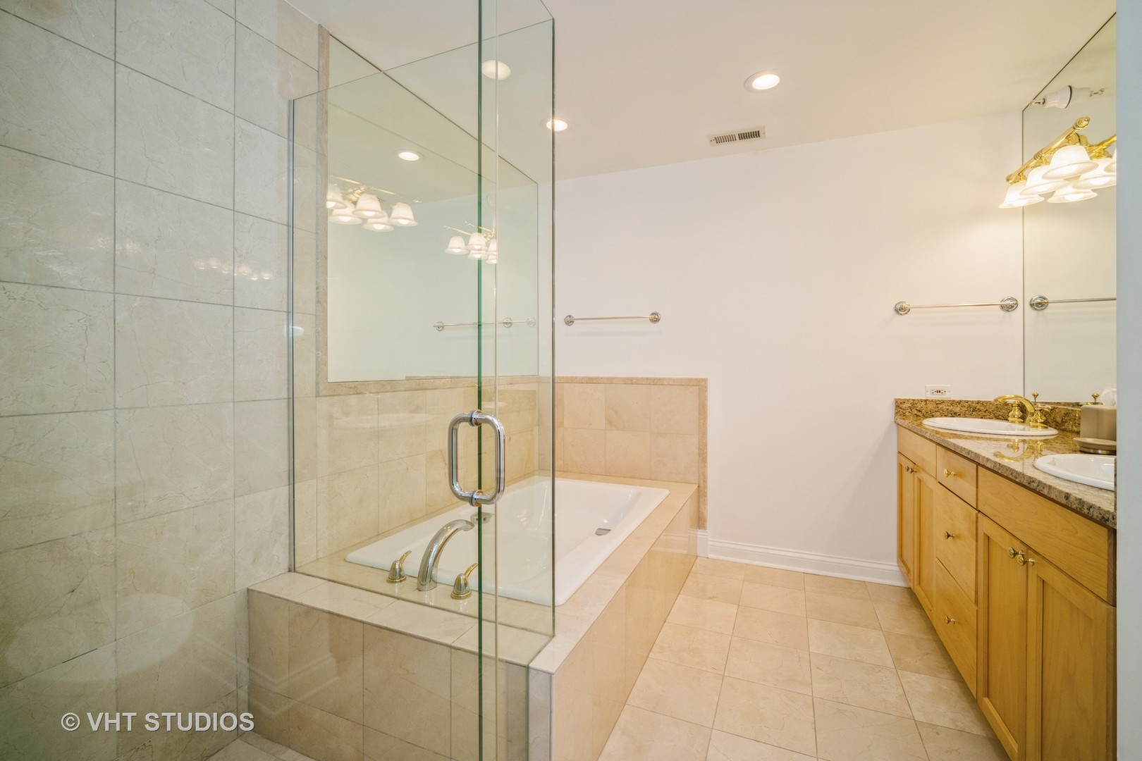 2365 Waukegan Road, Unit 3D Northbrook, IL 60062 - Photo 16 of 21 a bathroom with a tub sink and mirror