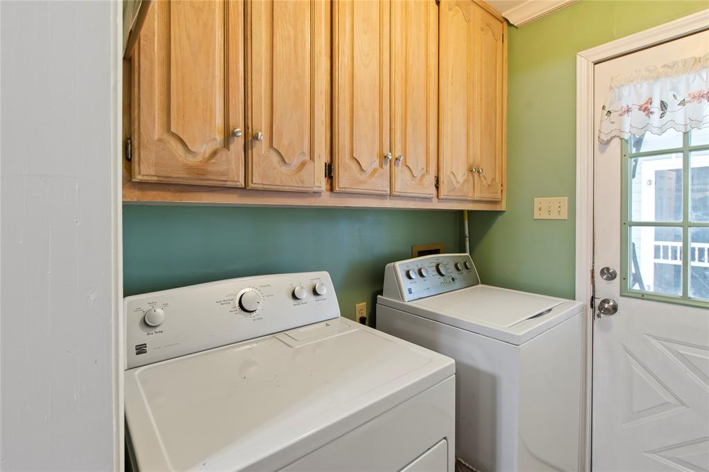 455 Stirrup Ranch Road Trinidad, TX 75163 - Photo 17 of 20 a utility room with dryer and washer