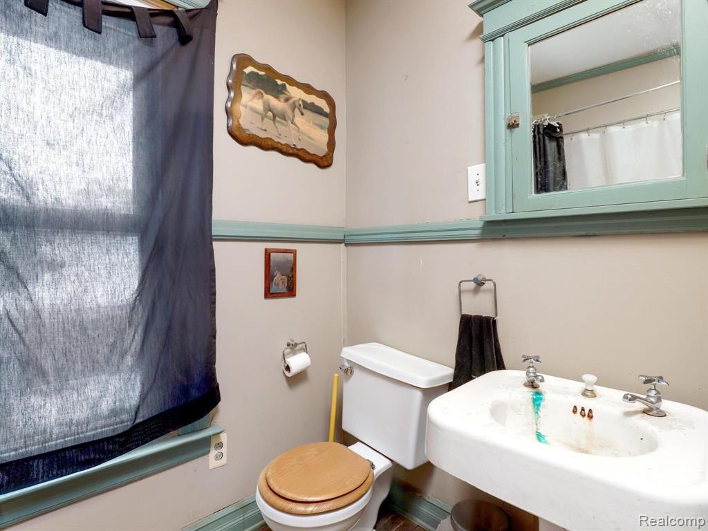 899 Webb Street Detroit, MI 48202 - Photo 23 of 40