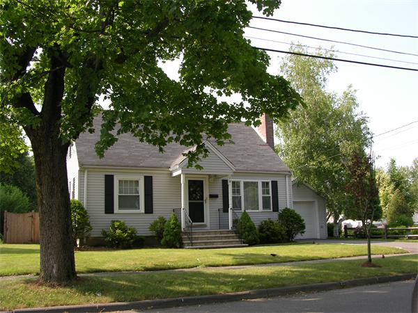 28 Loris Road Peabody, MA 01960 - Photo 1 of 12 Gallery Image 1