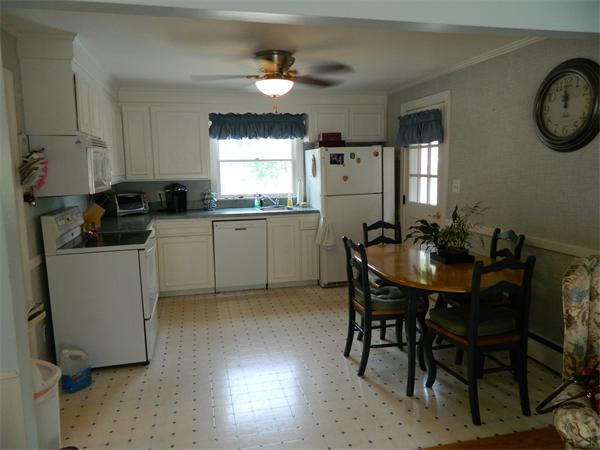 28 Loris Road Peabody, MA 01960 - Photo 4 of 12 Gallery Image 4