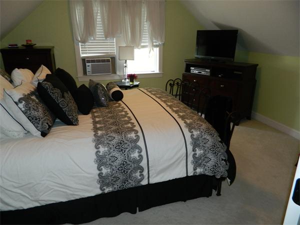 28 Loris Road Peabody, MA 01960 - Photo 9 of 12 Gallery Image 9
