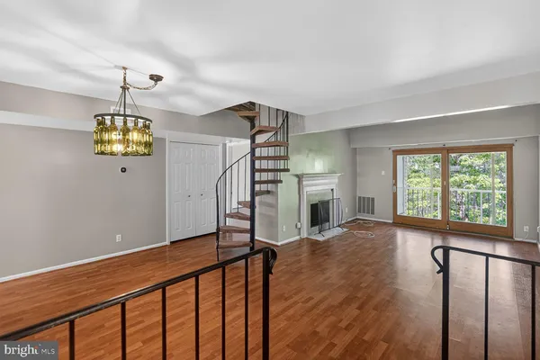 $2,400 | 15 Pickering Court, Unit 201, Germantown, MD 20874