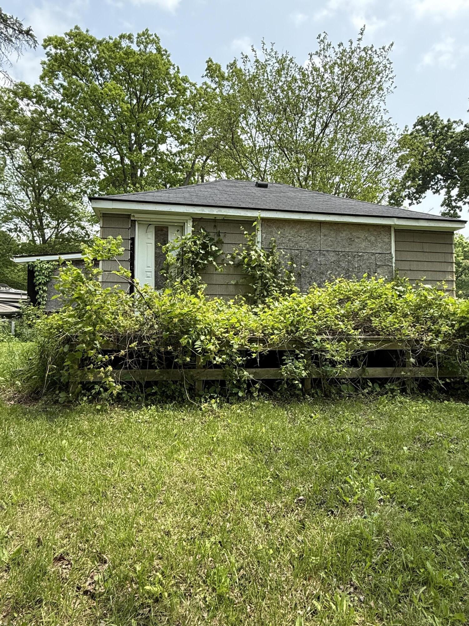 11108 Silver Lake Road South Lyon, MI 48178 - Photo 4 of 31 Front