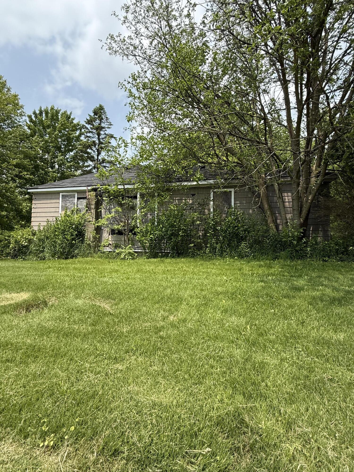 11108 Silver Lake Road South Lyon, MI 48178 - Photo 5 of 31 Back