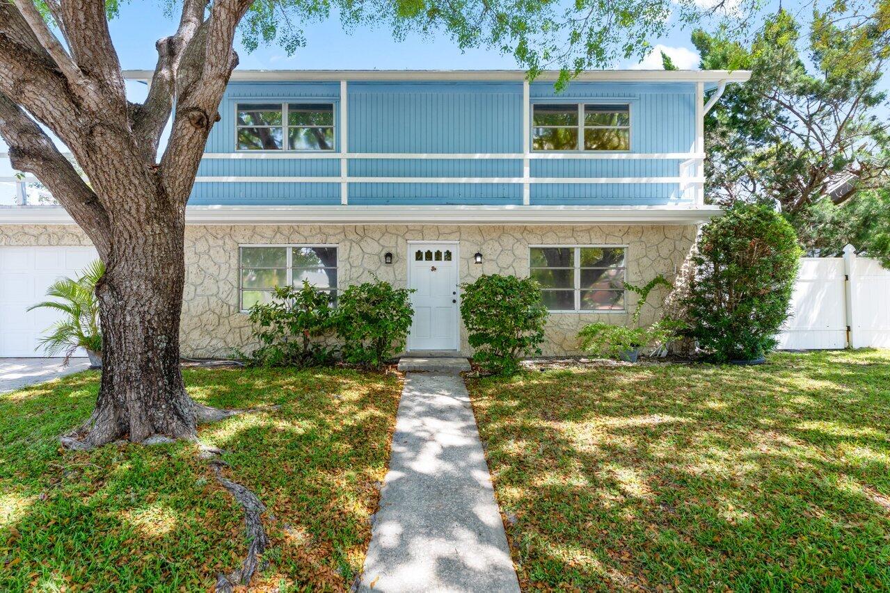 7 Willow Road Tequesta, FL 33469 - Photo 3 of 37 003-7WillowRoad-Jupiter-FL-33469-SMALL