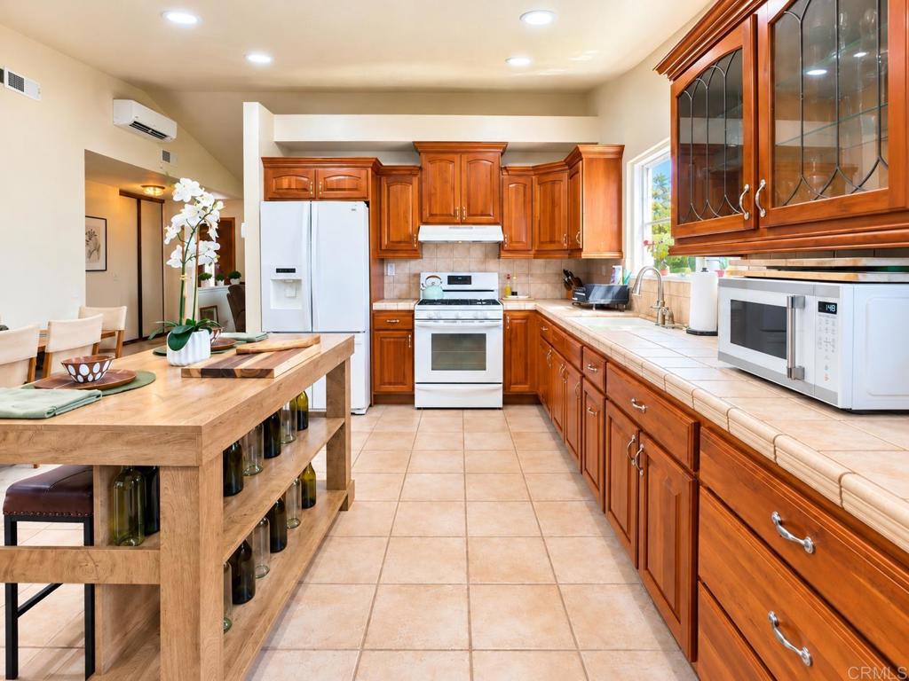 652 Irene Road Oceanside, CA 92057 - Photo 10 of 24 Gallery Image 10