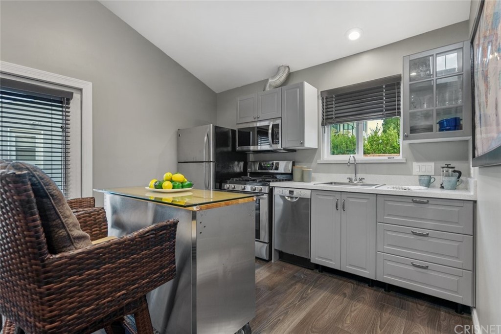 3965 McLaughlin Avenue Mar Vista, CA 90066 - Photo 37 of 46