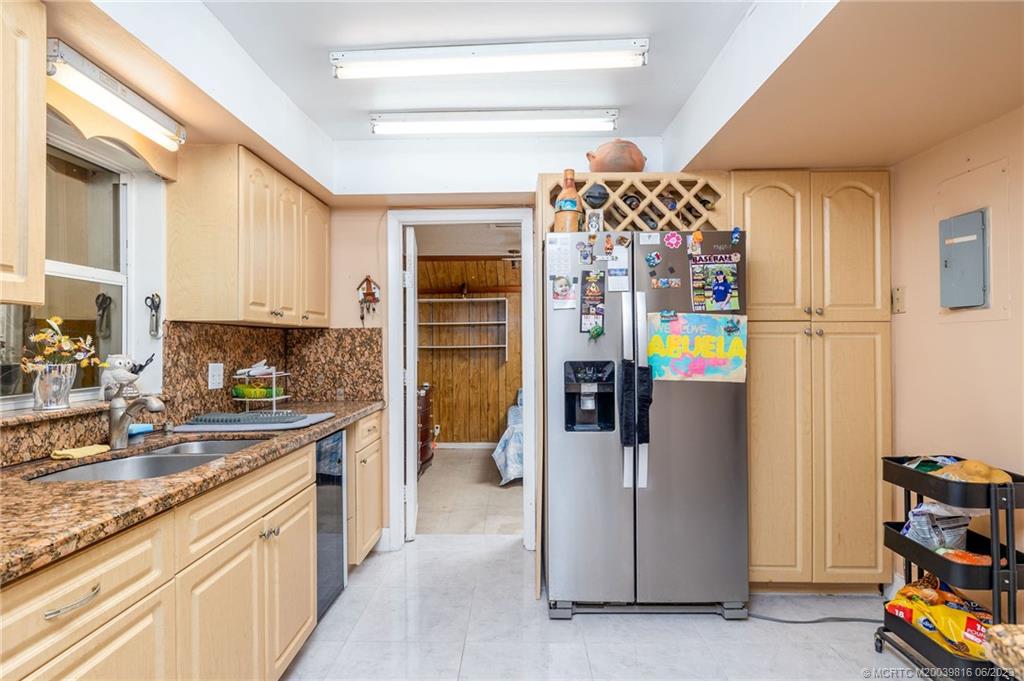 22748 Neptune Road Boca Raton, FL 33428 - Photo 15 of 35 Gallery Image 15