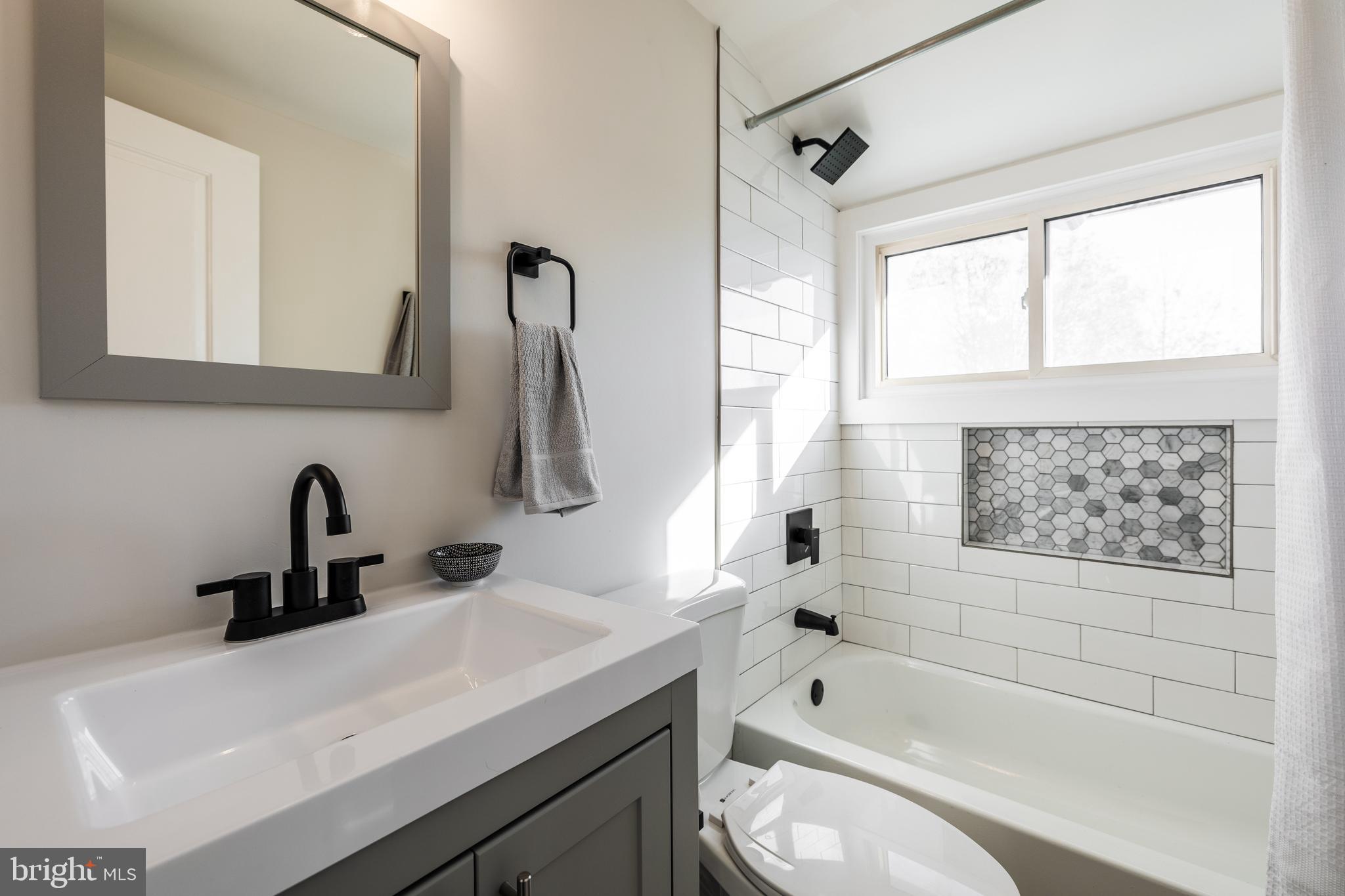 18 Viewpoint Lane Levittown, PA 19054 - Photo 25 of 30