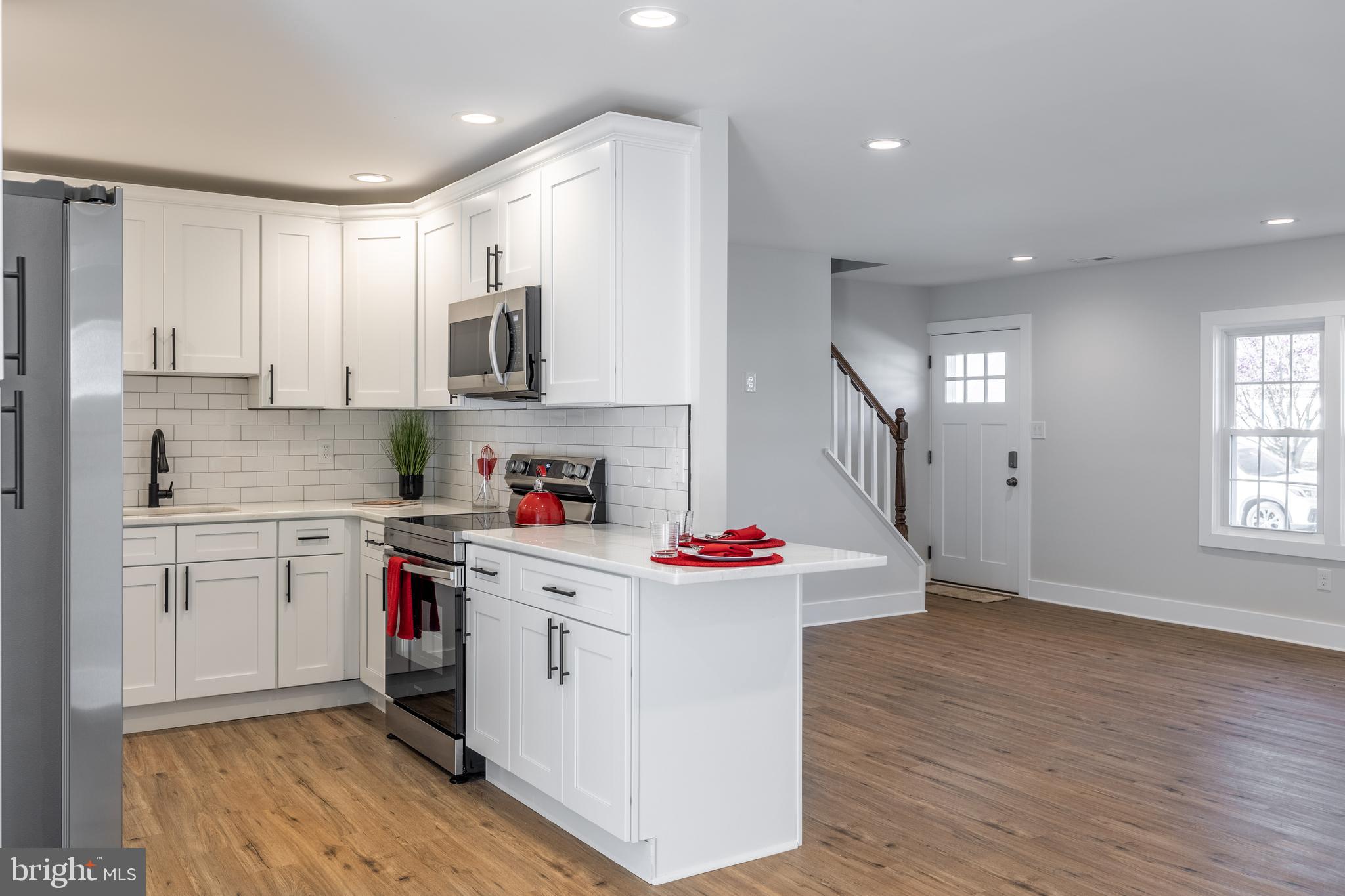 18 Viewpoint Lane Levittown, PA 19054 - Photo 5 of 30