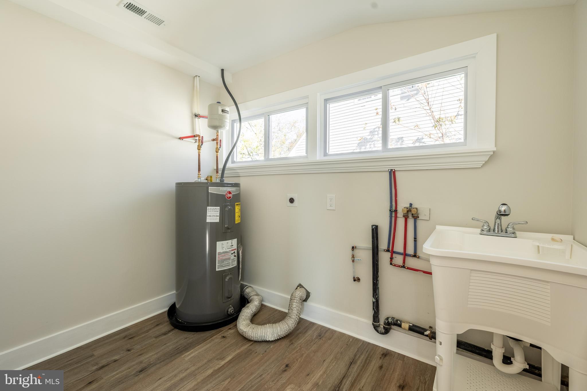 18 Viewpoint Lane Levittown, PA 19054 - Photo 10 of 30