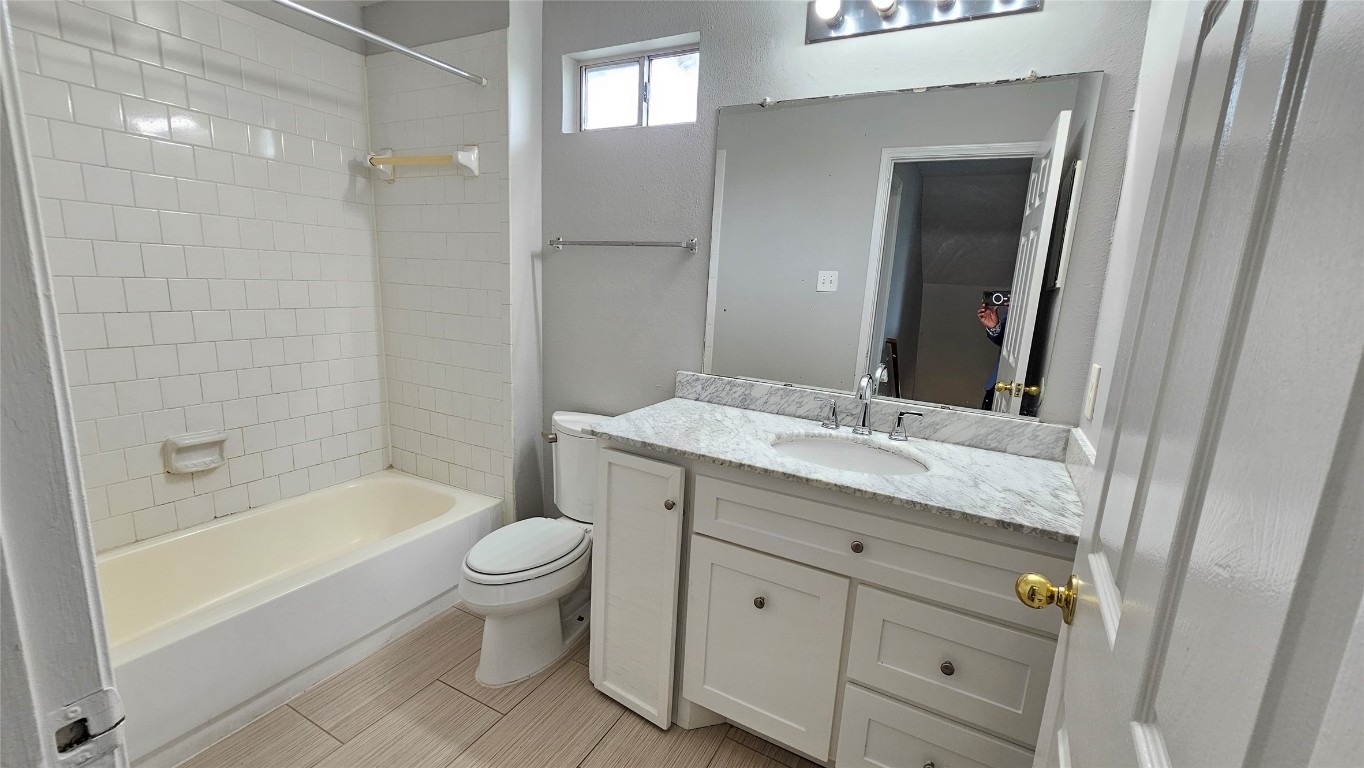 7704 Sign Street Houston, TX 77489 - Photo 19 of 27 a bathroom with a granite countertop toilet a sink and a bathtub
