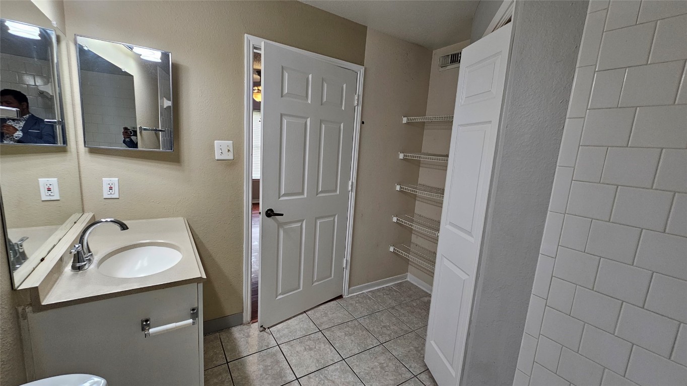 7704 Sign Street Houston, TX 77489 - Photo 22 of 27 a bathroom with a sink and a mirror