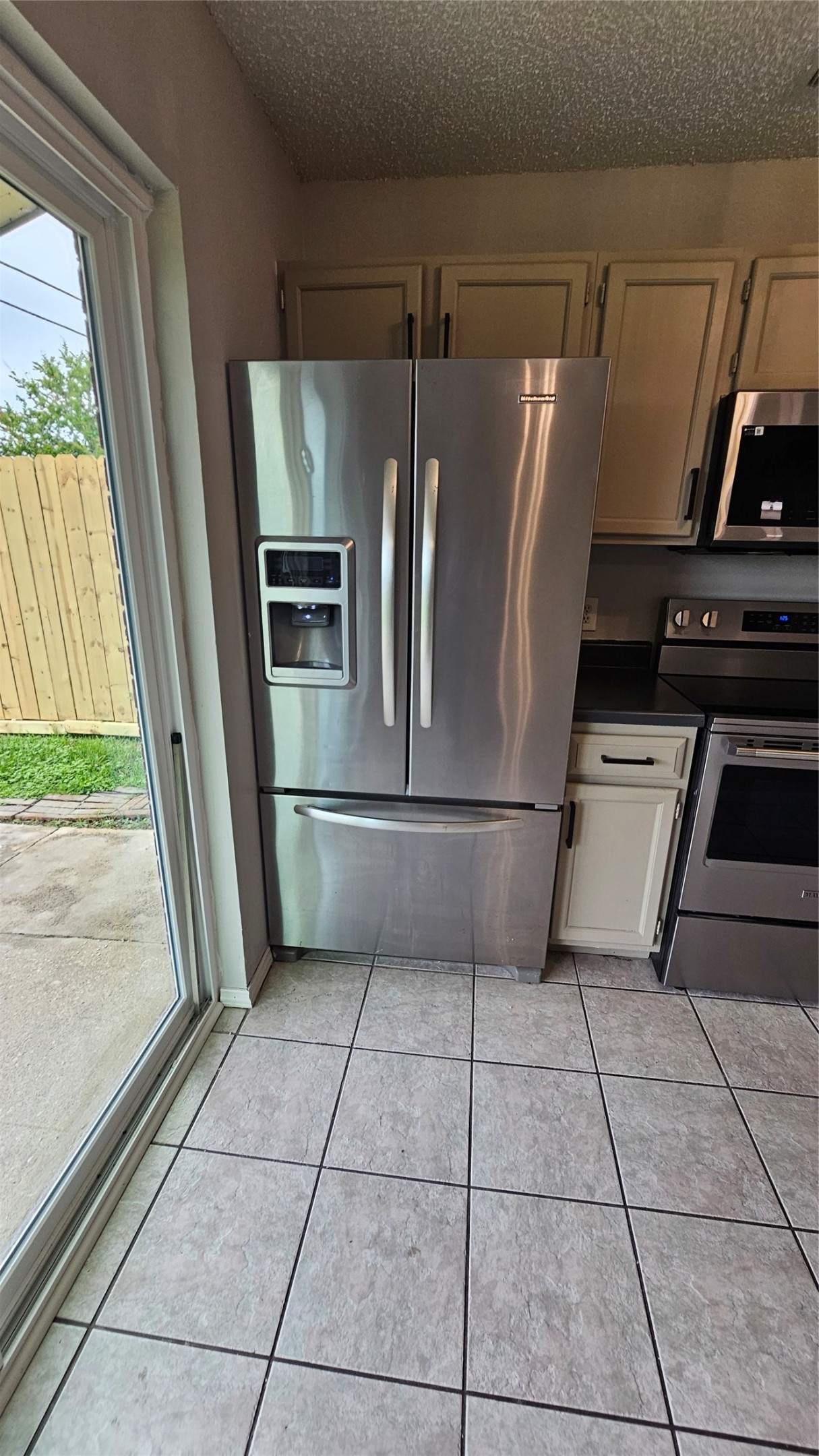 7704 Sign Street Houston, TX 77489 - Photo 7 of 27 a kitchen with a refrigerator a washer and dryer