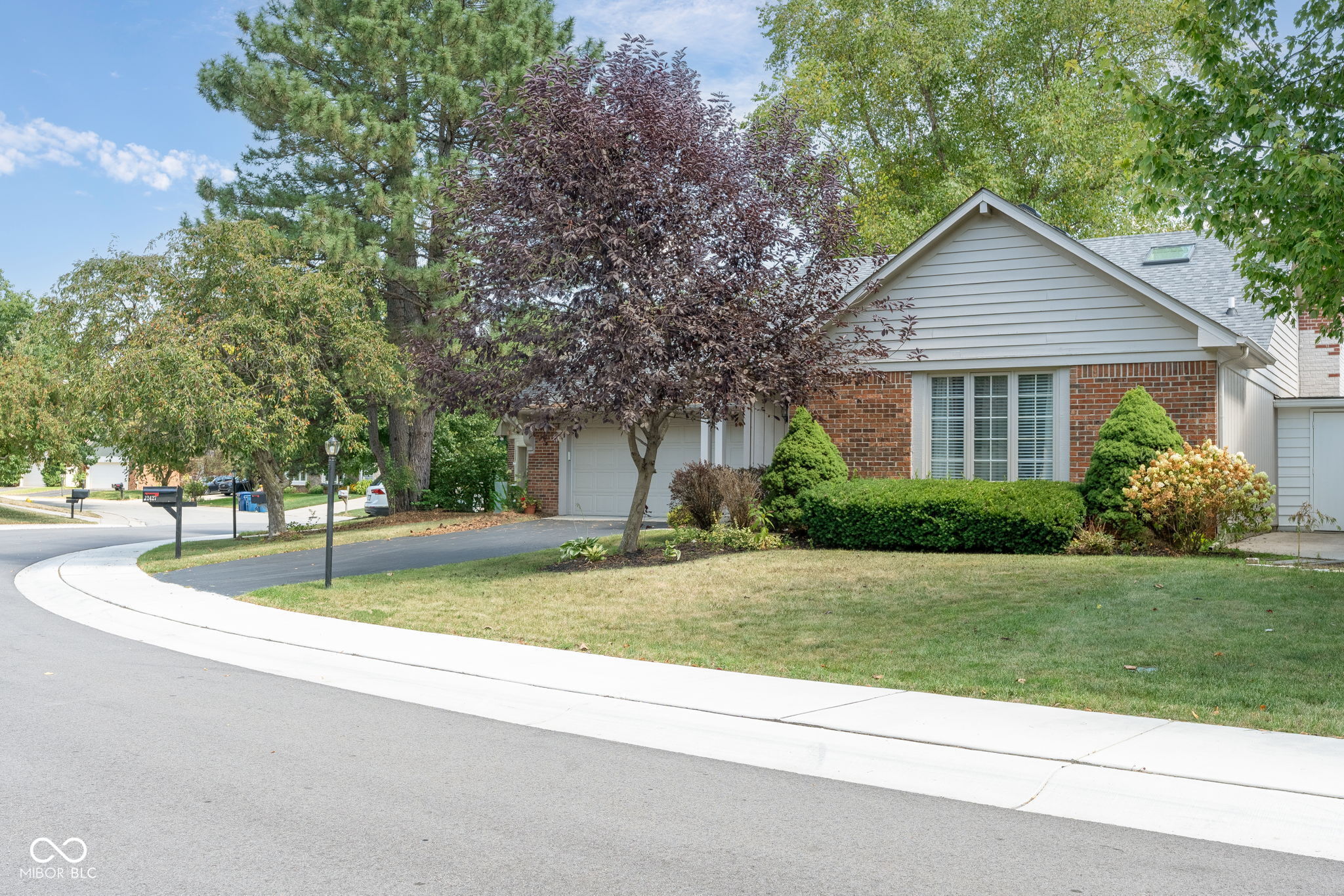12427 Charing Cross Road Carmel, IN 46033 - Photo 2 of 32