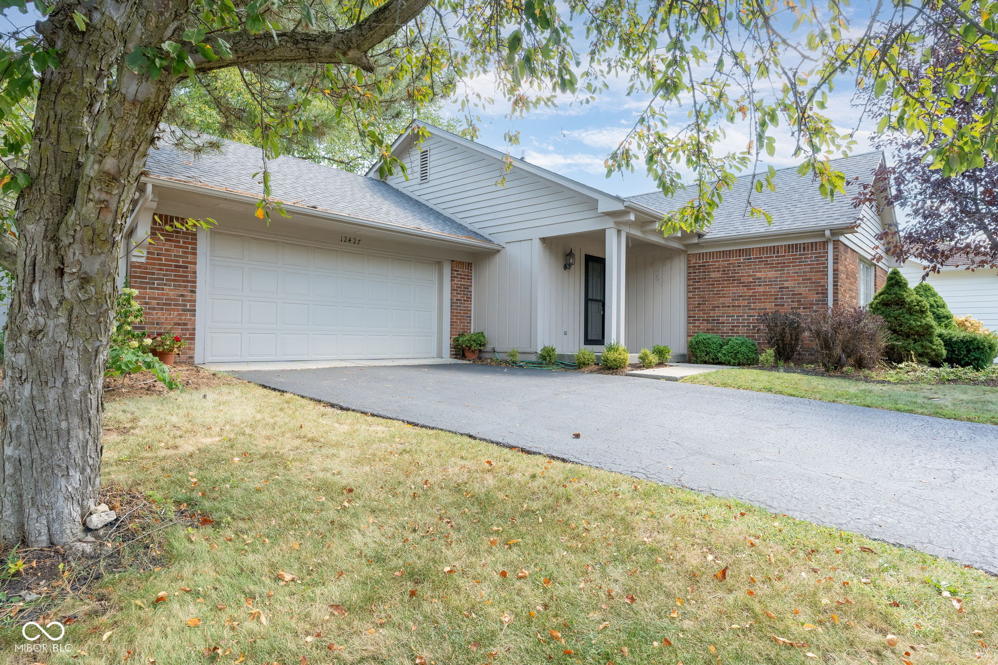 12427 Charing Cross Road Carmel, IN 46033 - Photo 3 of 32