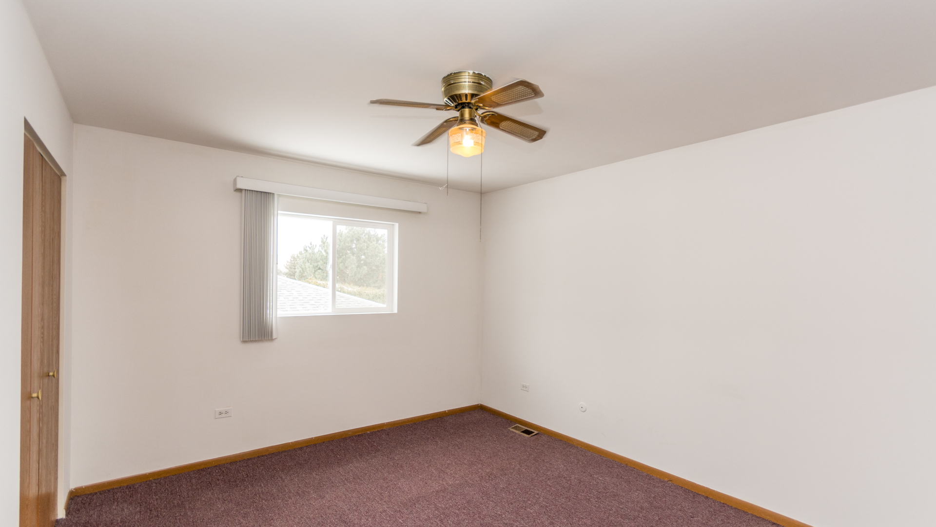 10205 South Springfield Avenue Chicago, IL 60655 - Photo 13 of 34 an empty room with window and ceiling fan