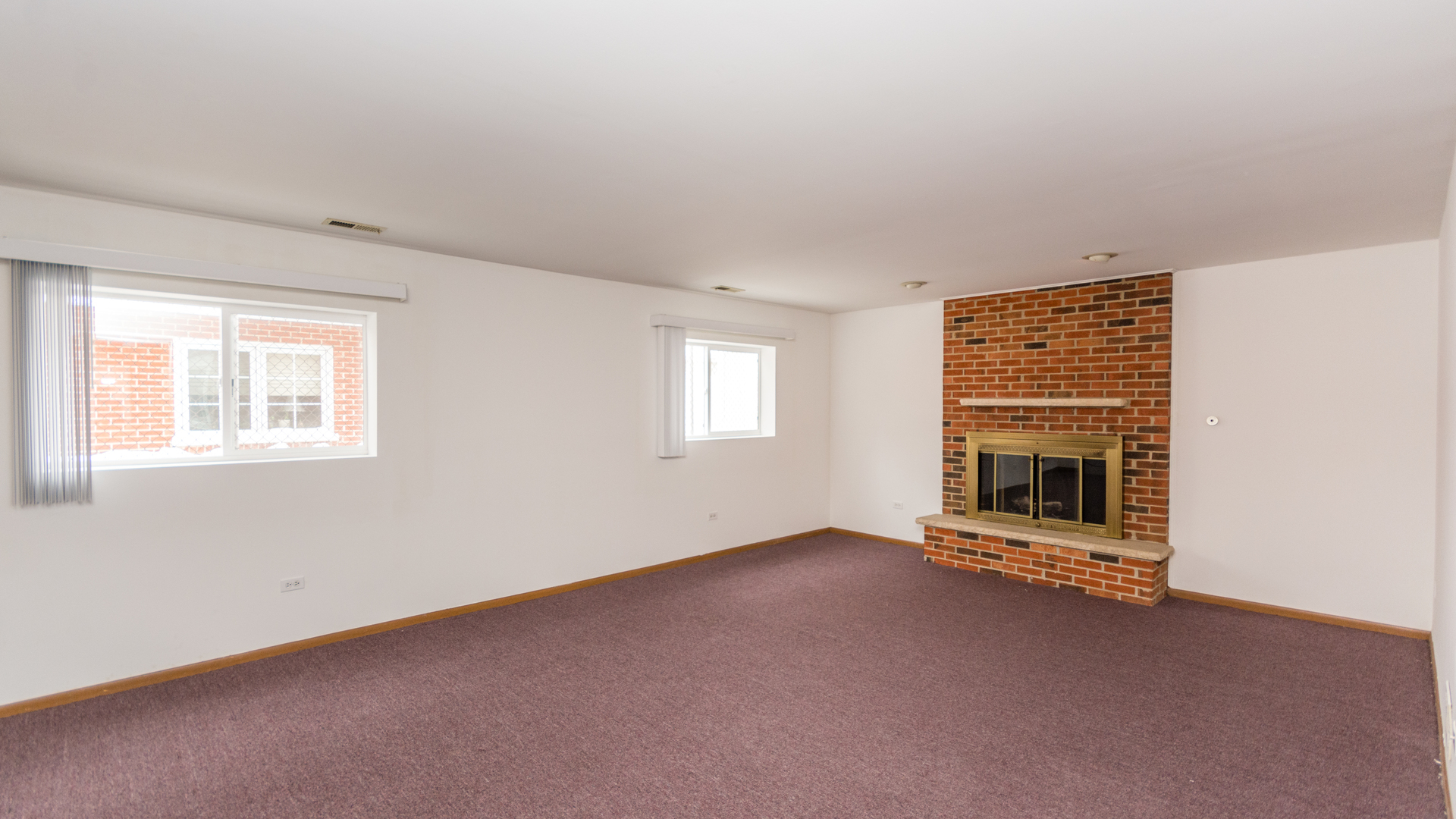 10205 South Springfield Avenue Chicago, IL 60655 - Photo 18 of 34 an empty room with a fireplace and window