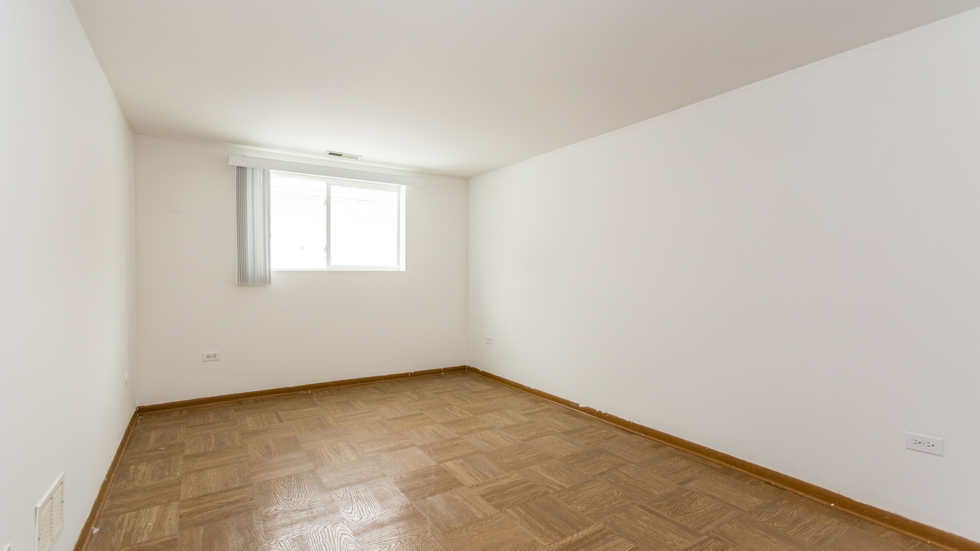 10205 South Springfield Avenue Chicago, IL 60655 - Photo 22 of 34 an empty room with a window