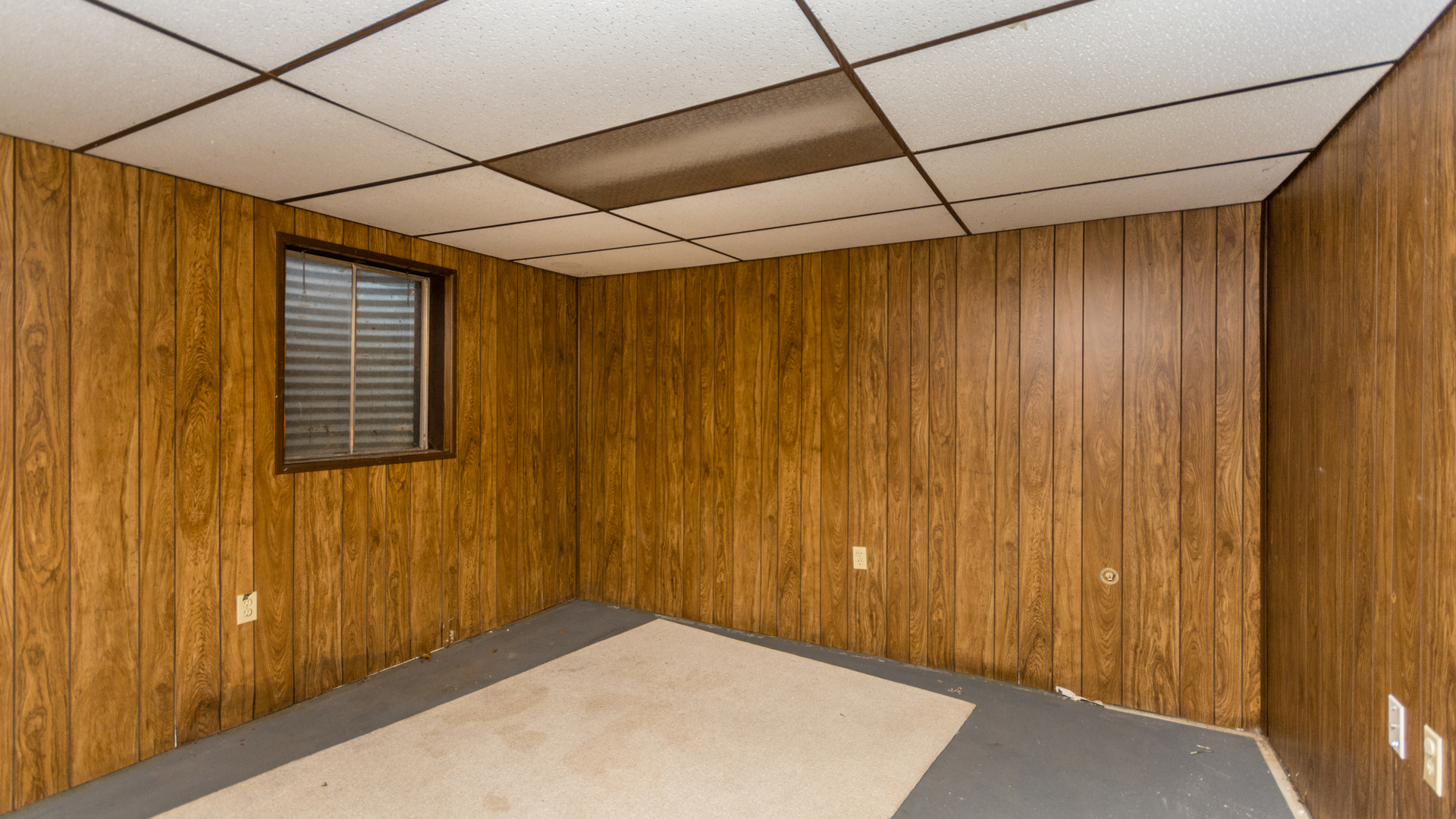 10205 South Springfield Avenue Chicago, IL 60655 - Photo 29 of 34 a view of a room with a wooden door