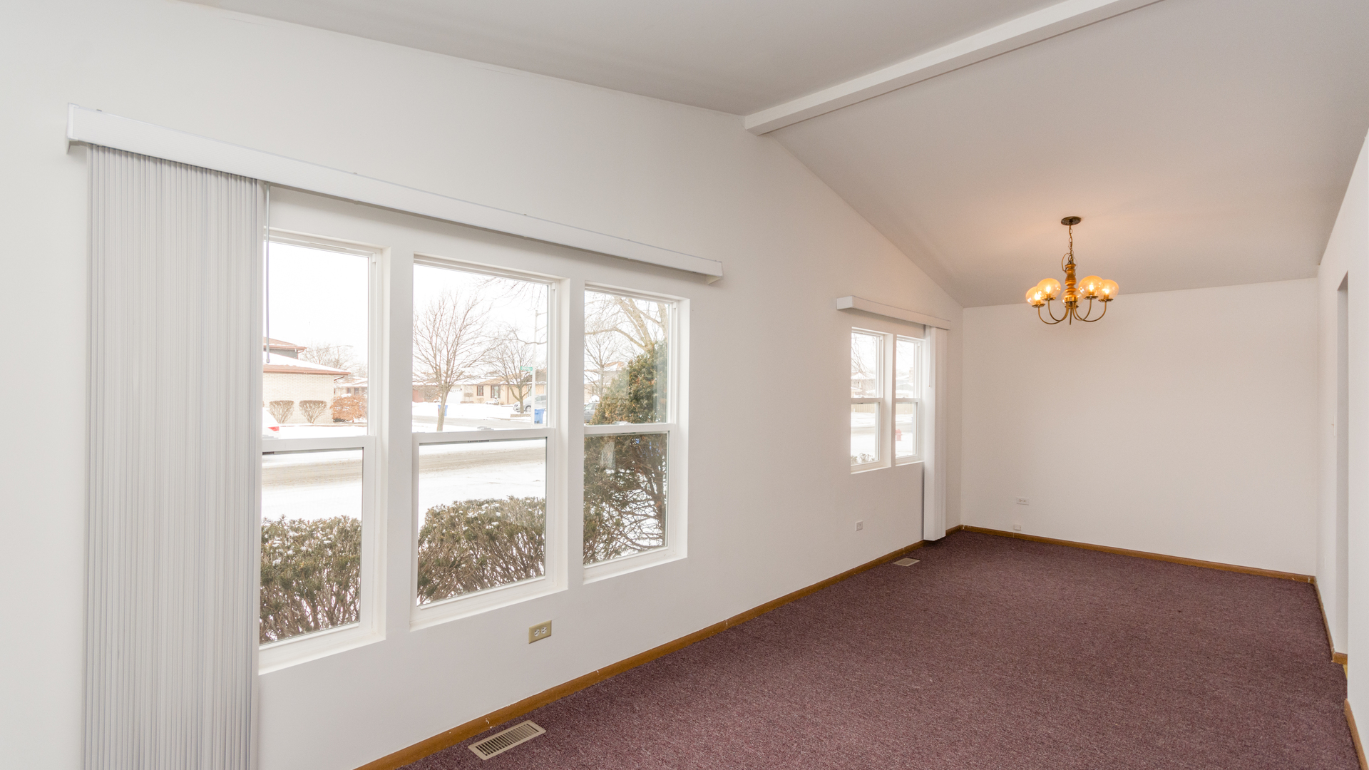 10205 South Springfield Avenue Chicago, IL 60655 - Photo 4 of 34 a view of empty room with window