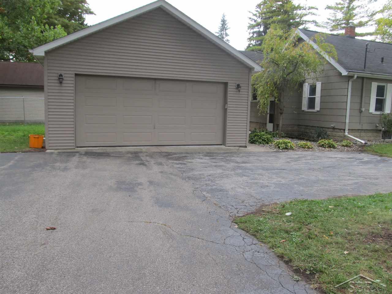 1690 Hemmeter Road Saginaw, MI 48638 - Photo 2 of 20 Gallery Image 2
