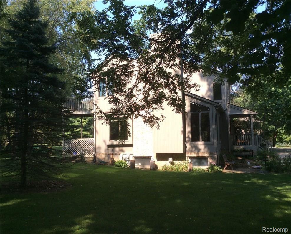 12555 Larkins Road Brighton, MI 48114 - Photo 6 of 35 image.jpg