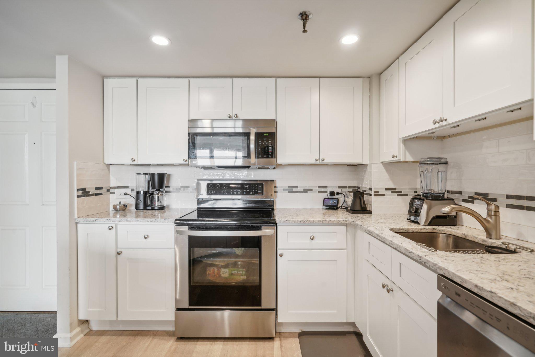 2001 Hamilton Street, Unit 1501 Philadelphia, PA 19130 - Photo 4 of 35