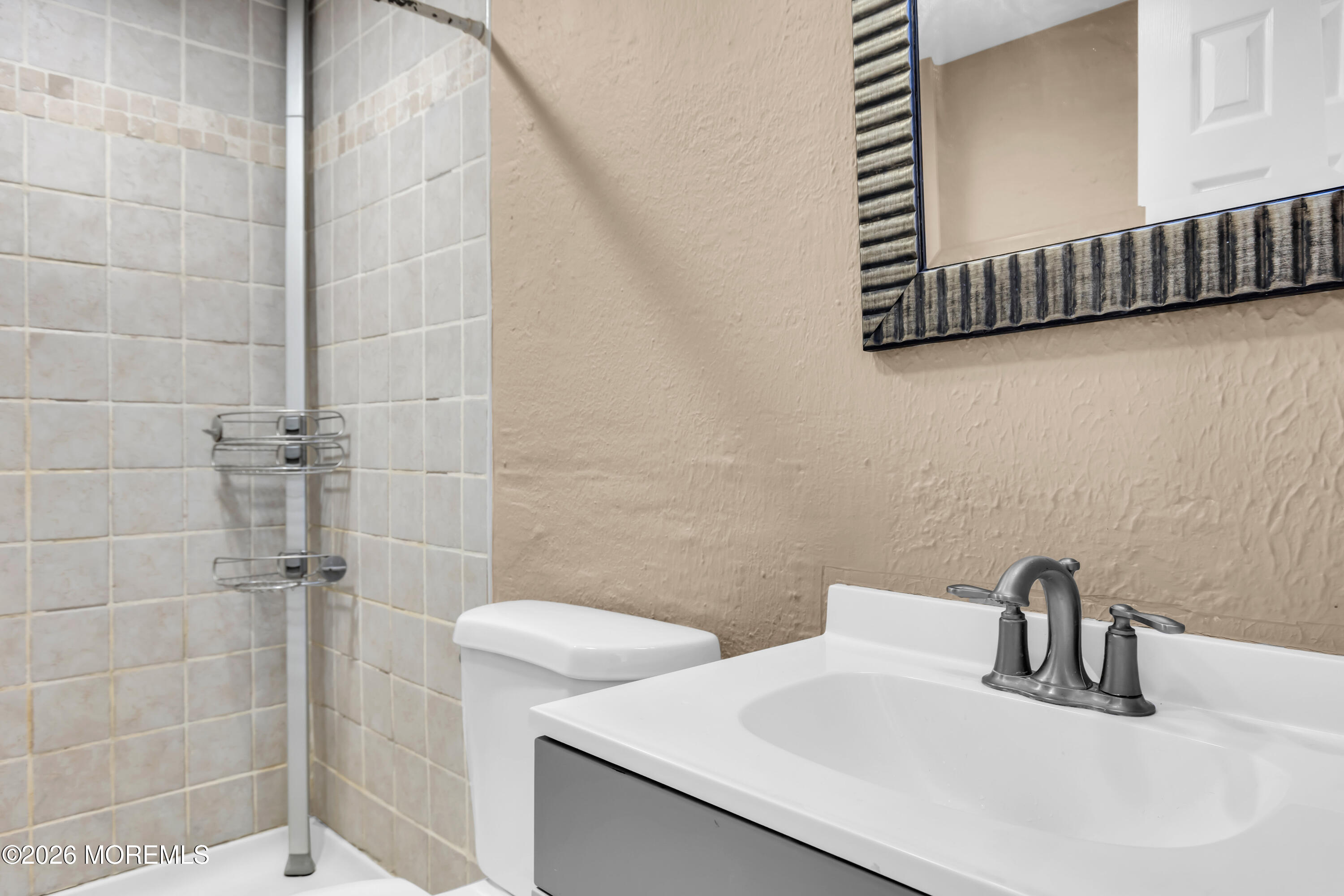 17 Leroy Place, Unit 2B Red Bank, NJ 07701 - Photo 5 of 25 024__f1a1126_48