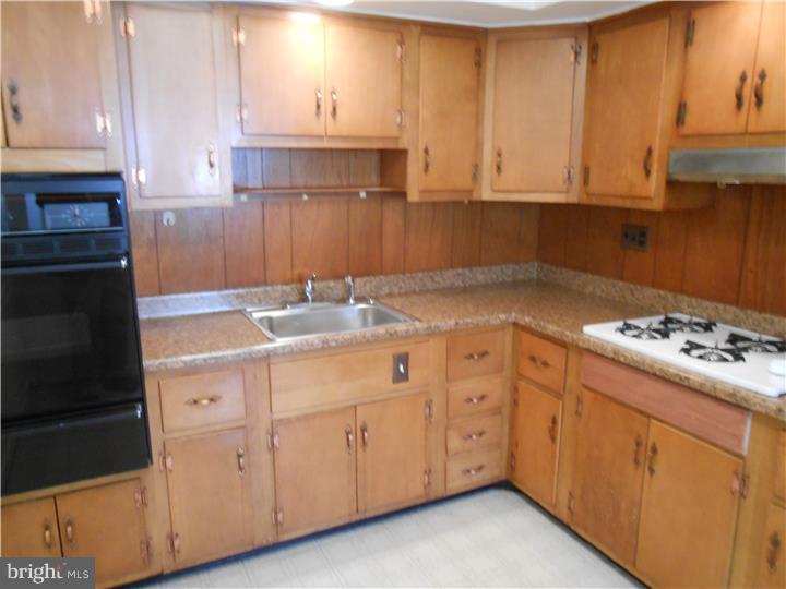 8206 Verree Road Philadelphia, PA 19111 - Photo 3 of 11 Unit #1