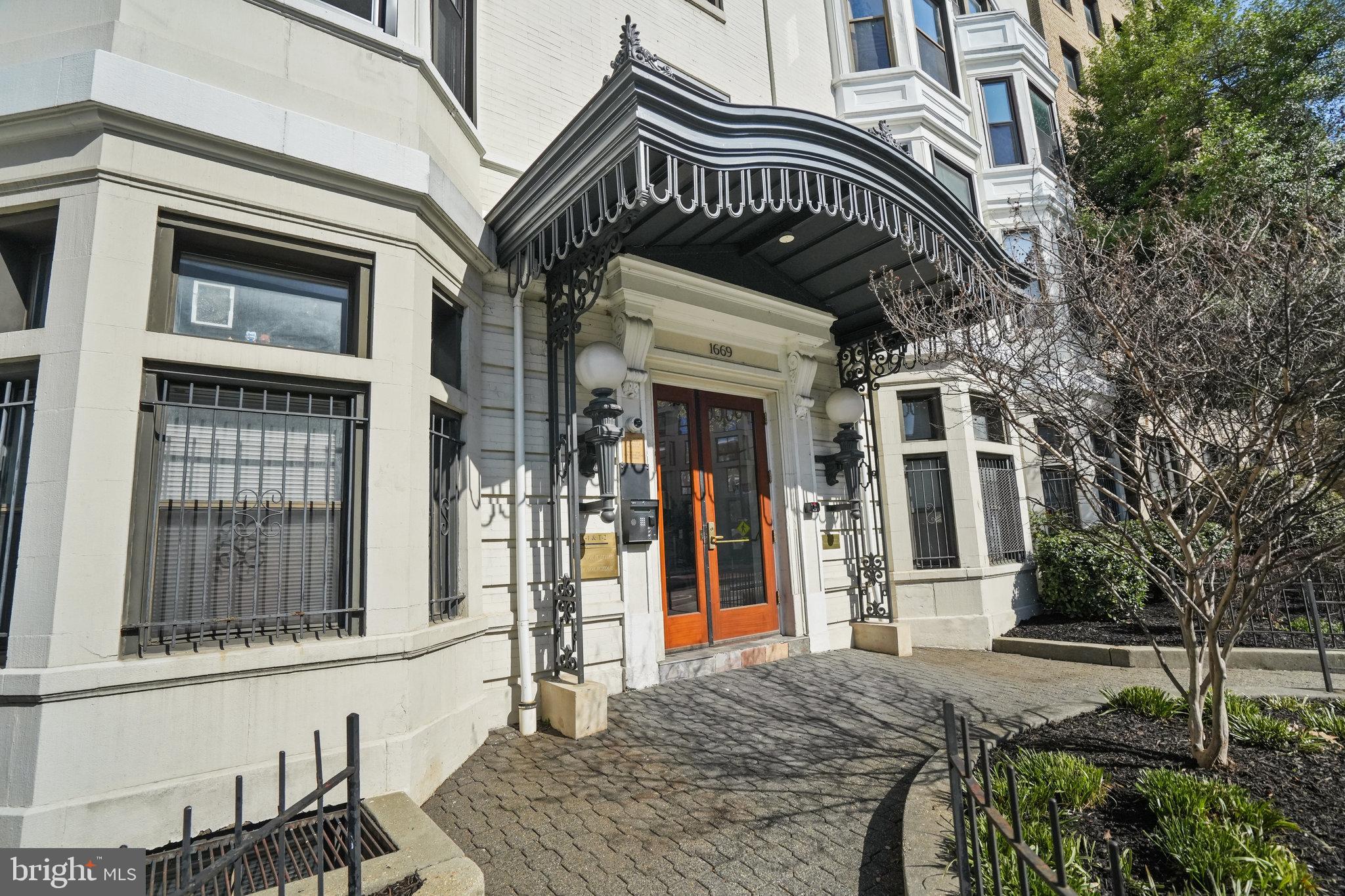 1669 Columbia Road Northwest, Unit 201 Washington, DC 20009 - Photo 2 of 31 Stunning ornate building entrance of Plaza West!