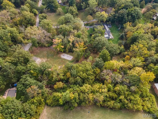 $1,349,000 | 10 Upper Barnes Road, Ladue, MO 63124