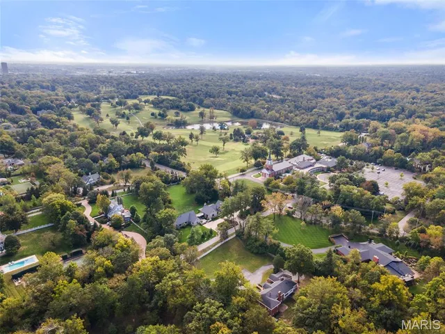 $1,349,000 | 10 Upper Barnes Road, Ladue, MO 63124