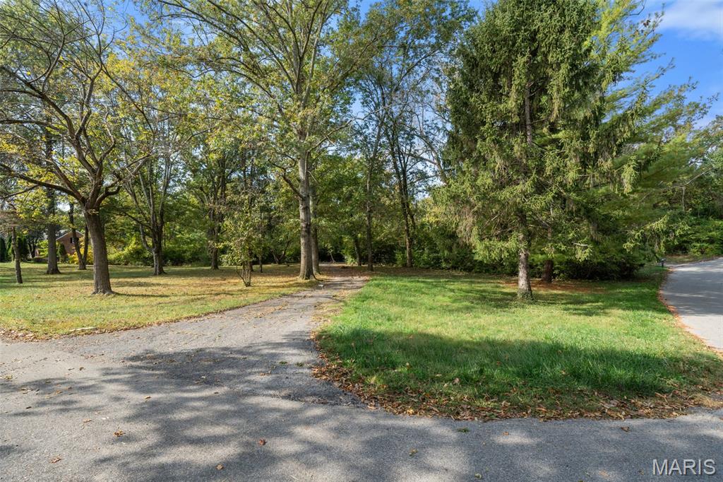 10 Upper Barnes Road Ladue, MO 63124 - Photo 17 of 19