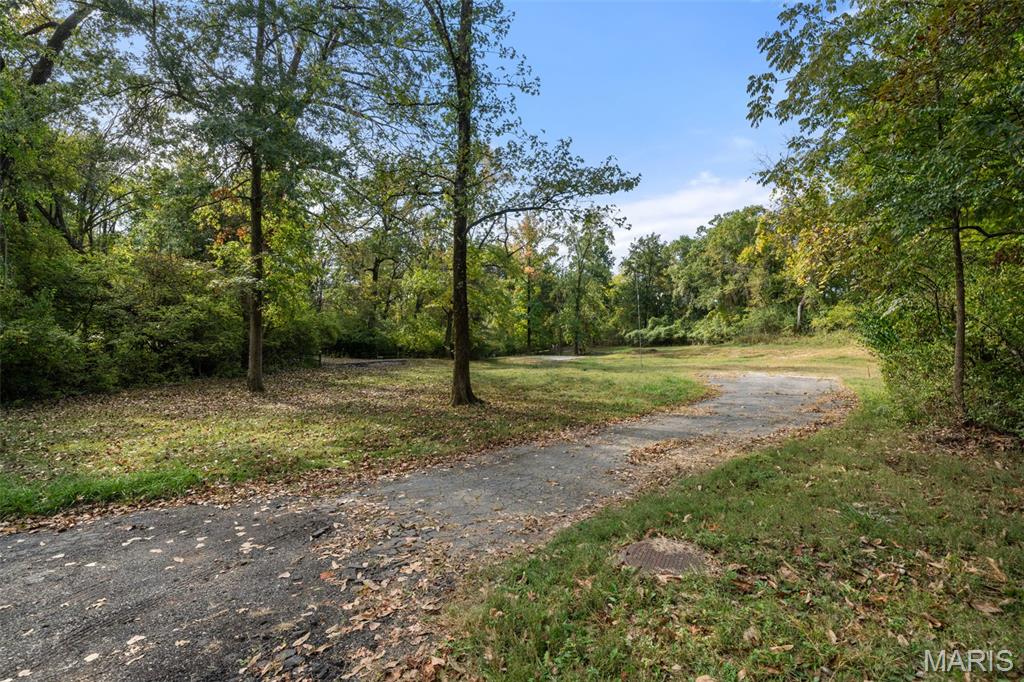 10 Upper Barnes Road Ladue, MO 63124 - Photo 2 of 19