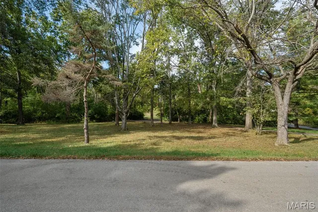 $1,349,000 | 10 Upper Barnes Road, Ladue, MO 63124