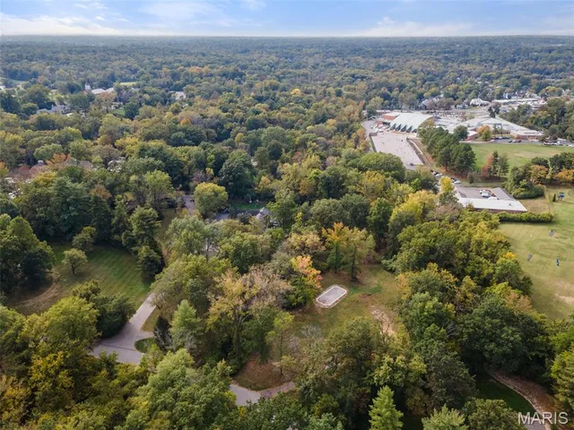$1,349,000 | 10 Upper Barnes Road, Ladue, MO 63124