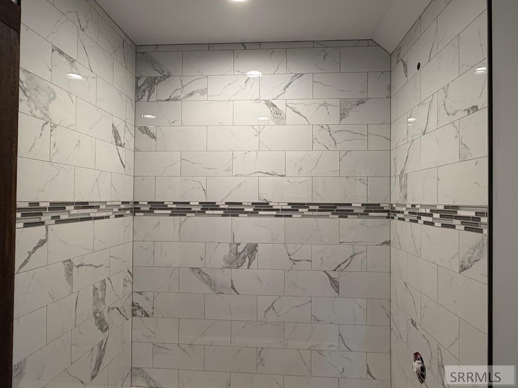 1527 Shadow Run Ashton, ID 83420 - Photo 19 of 31 Bonus room bathroom