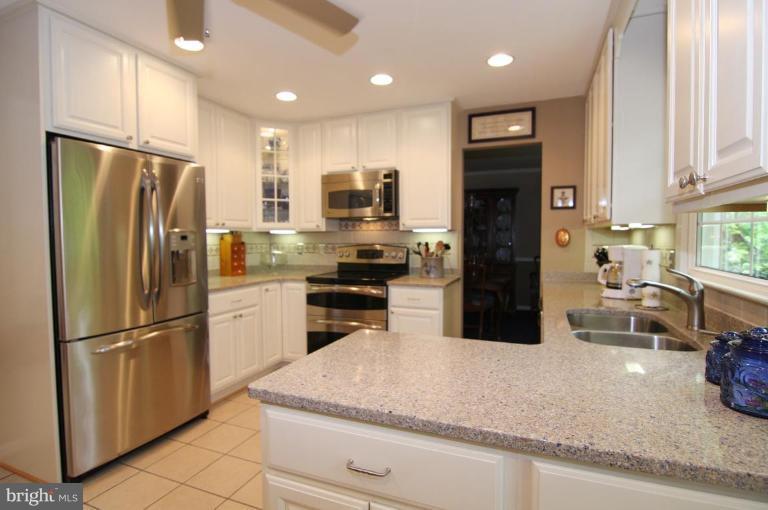 9224 Rockefeller Lane Springfield, VA 22153 - Photo 4 of 25 Kitchen