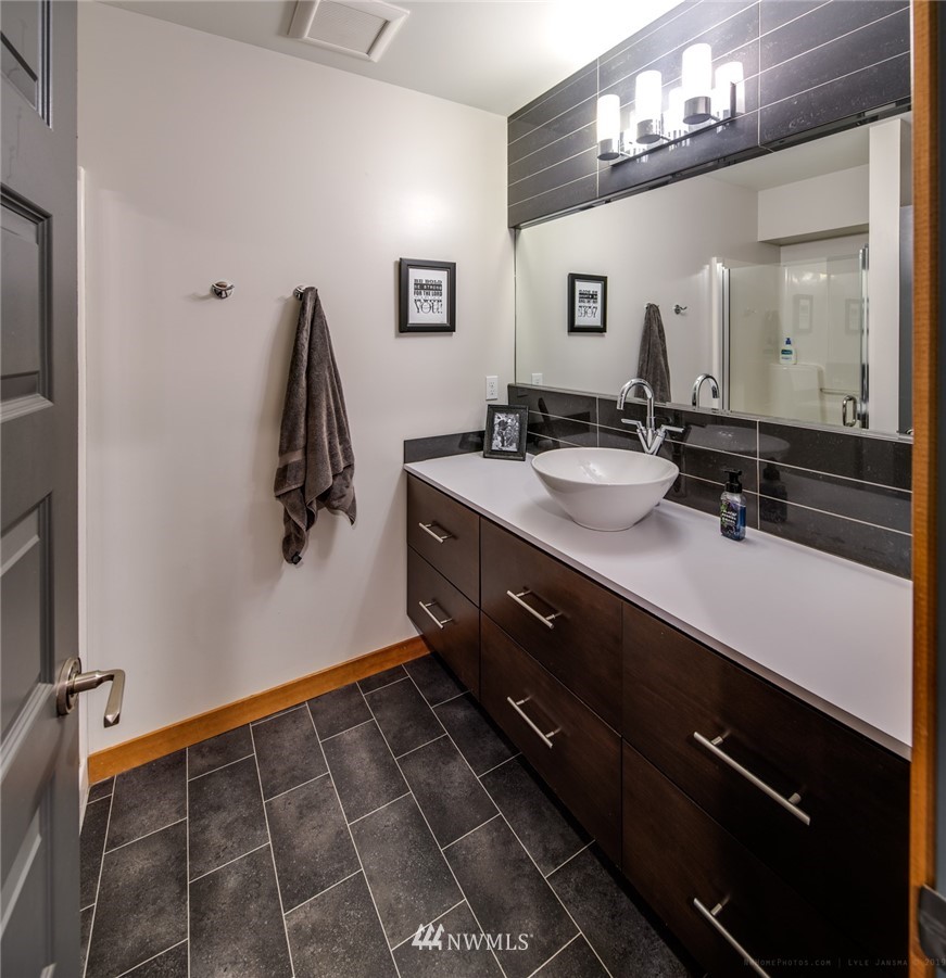 8359 Double Ditch Road Lynden, WA 98264 - Photo 18 of 25 Gallery Image 18